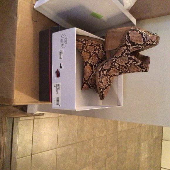 Funky snake print side split shoe booties - Picture 2 of 2